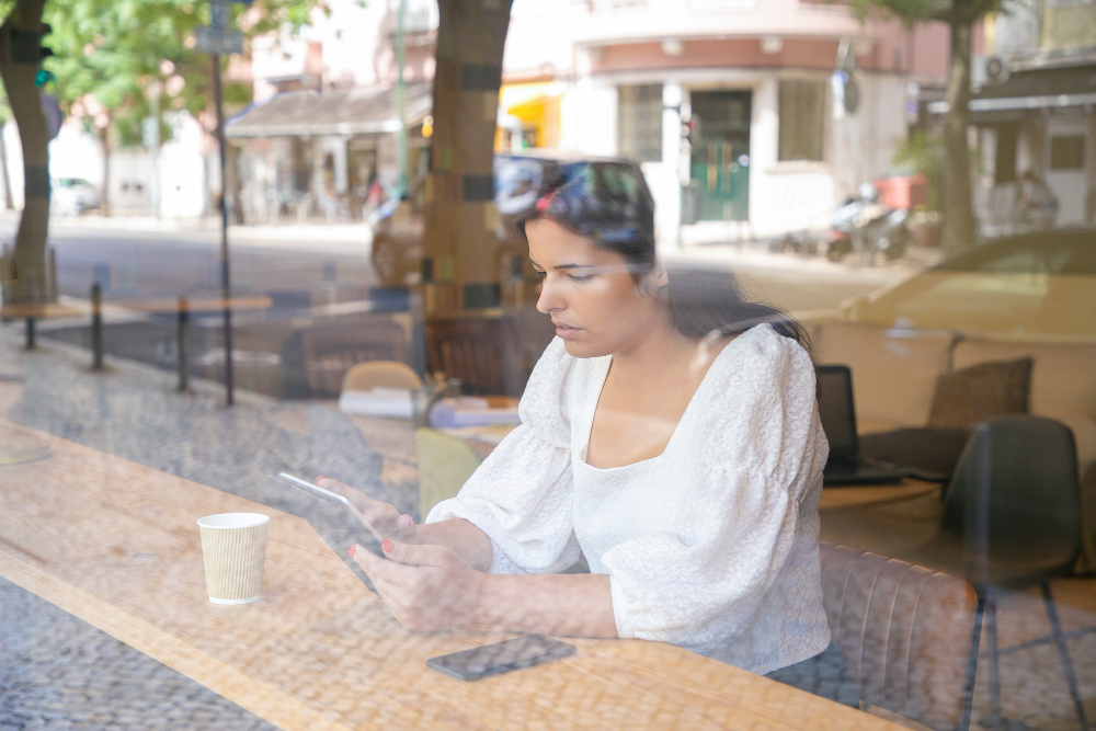 Publiskais Wi-Fi vai eSIM - kas ir drošāk ceļojumā?